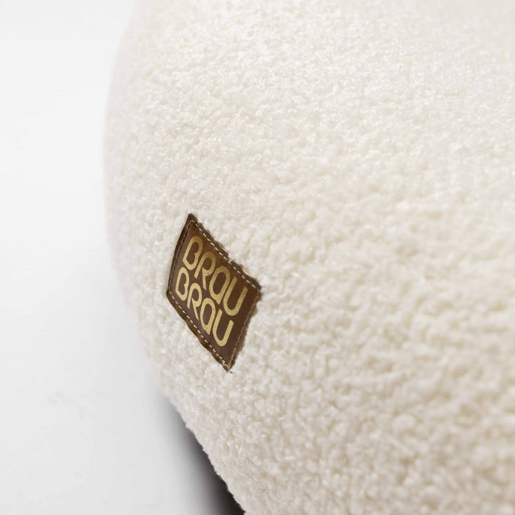 Beiges, geschwungenes Sofa - Bouclé BRAUBRAU für Haustiere (Hunde und Katzen)