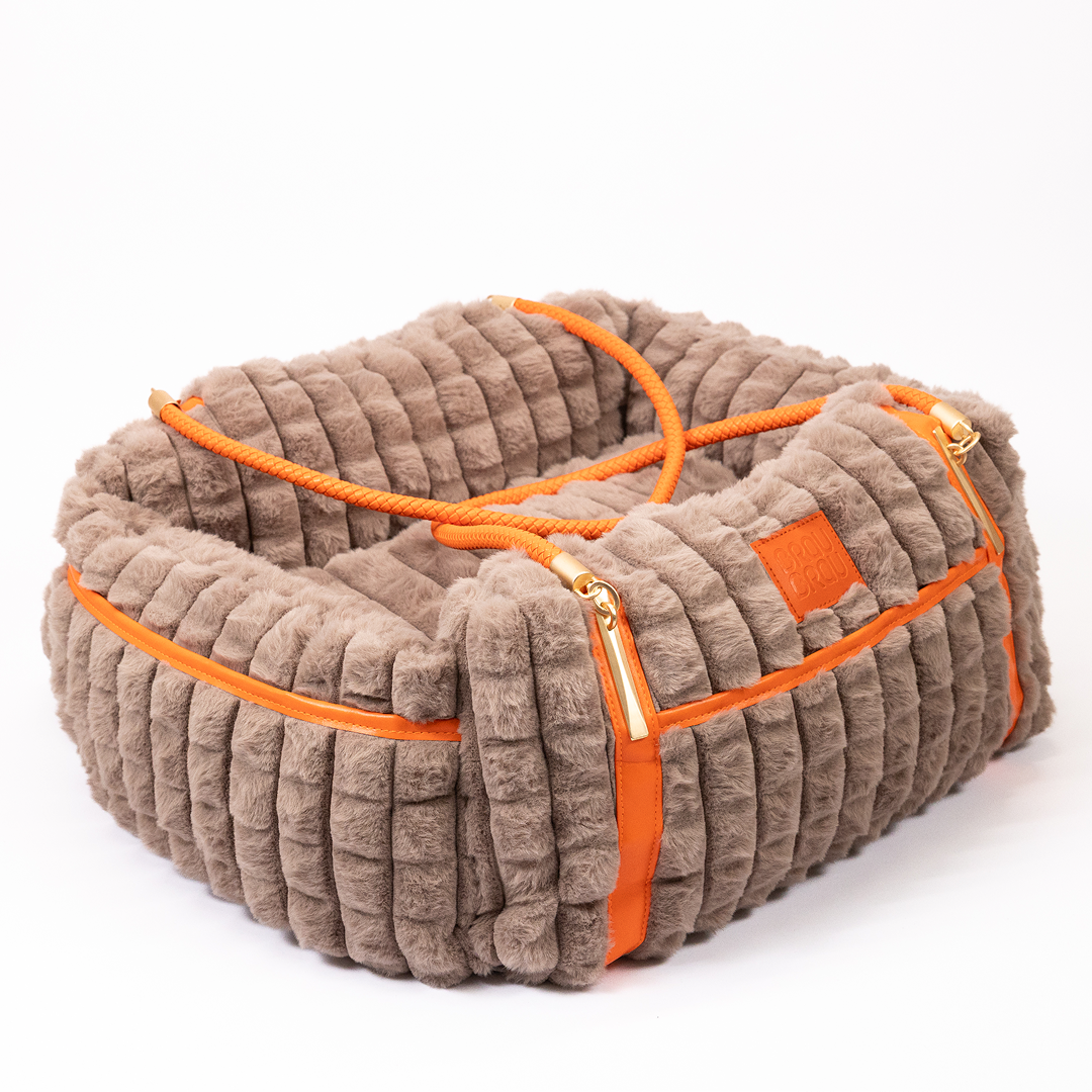 Flauschige Transporttasche für Hunde und Katzen - Modern Faux Grey & Orange Car Bag