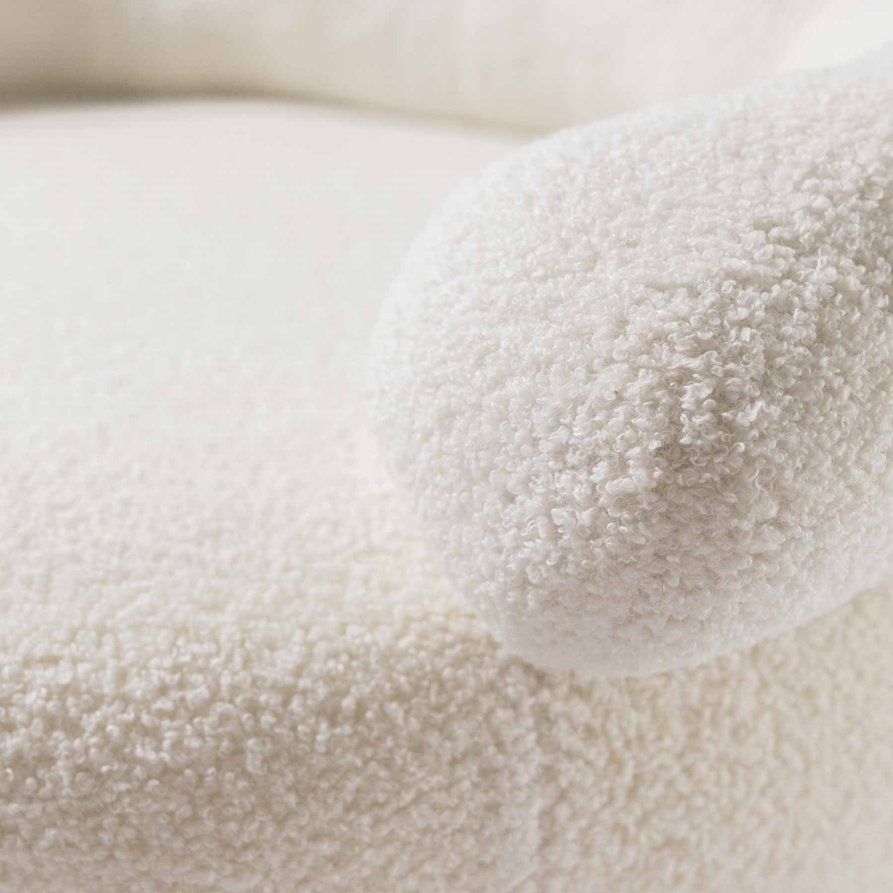 Beiges, geschwungenes Sofa - Bouclé BRAUBRAU für Haustiere (Hunde und Katzen)