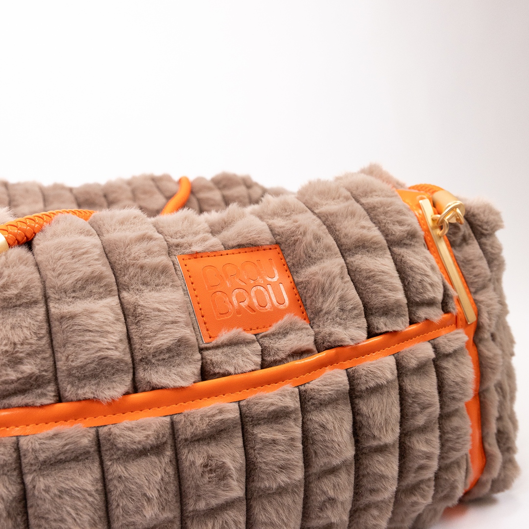 Flauschige Transporttasche für Hunde und Katzen - Modern Faux Grey & Orange Car Bag